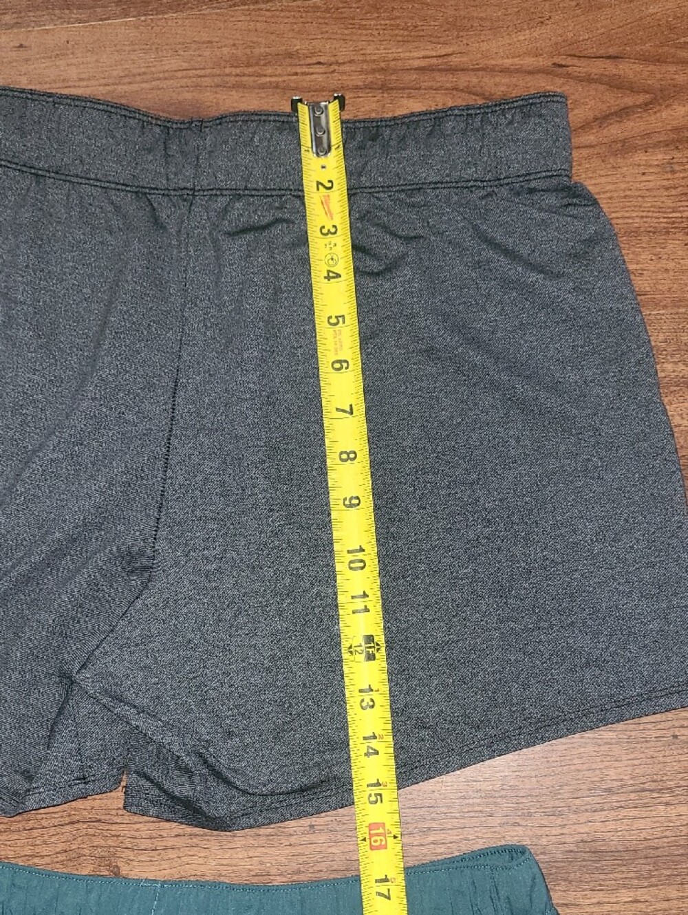 Nike Women’s Gray Athletic Shorts NB Green Shorts Sports Bra Womens Size L - Picture 10 of 11